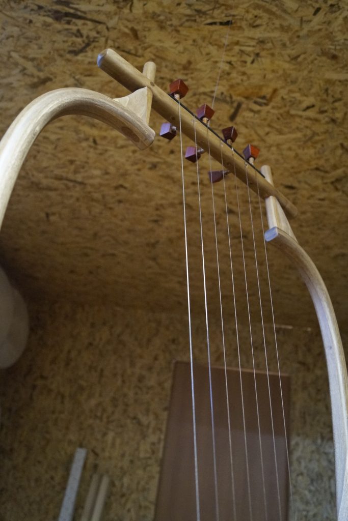 Barbiton Lyre of Terpander (7 or 9 strings) – ancient Greek lyre ...