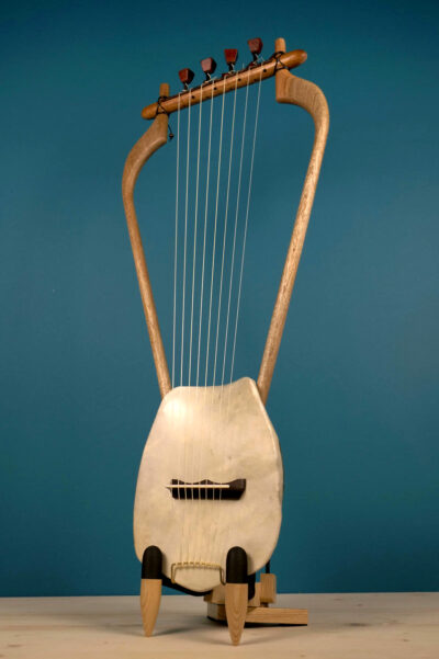 The Lyre of Sappho (8 strings) – Ancient Greek Barbiton Lyre – Koumartzis Familia – luthieros.com