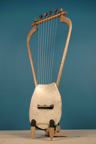 The Lyre of Sappho (8 strings) – Ancient Greek Barbiton Lyre – Koumartzis Familia – luthieros.com