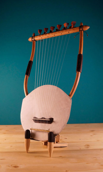 The Lyre of Apollo – Ancient Greek Lyre (Chelys – 11 or 13 strings) – Top Quality HandCrafted Musical Instrument - Koumartzis familia - www.luthieros.com