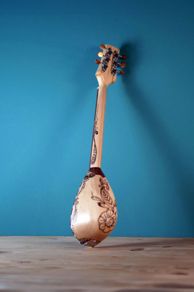 Baglamas (decorated with fire) | Collector’s Edition | Handmade Greek Traditional String Instruments | Μπαγλαμάς, πυρογραφημένος | Συλλεκτική Έκδοση | χειροποίητο μουσικό όργανο | www.luthieros.com | Koumartzis family | Οικογένεια Κουμαρτζή