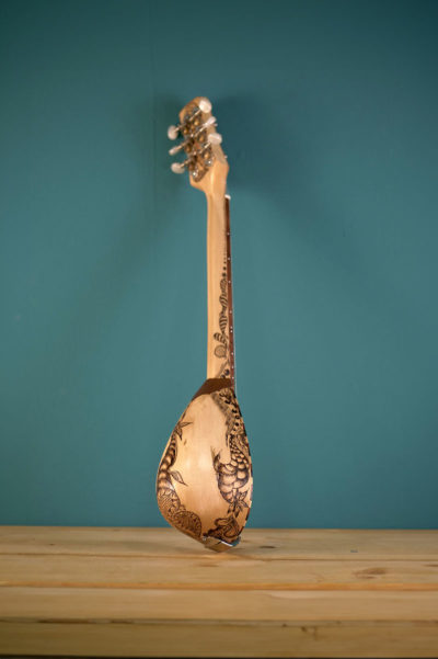Baglamas (decorated with fire) | Collector’s Edition | Handmade Greek Traditional String Instruments | Μπαγλαμάς, πυρογραφημένος | Συλλεκτική Έκδοση | χειροποίητο μουσικό όργανο | www.luthieros.com | Koumartzis family | Οικογένεια Κουμαρτζή