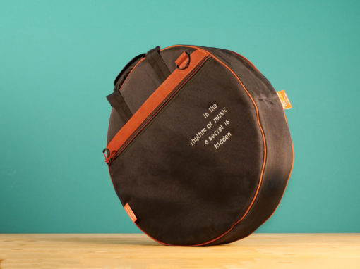 NYX Gigbag for Bendir | LUTHIEROS Gigbag for bendir, and other frame-drums | Water-resistant | Dust-repellent | Extra padding | www.LUTHIEROS.com | Koumartzis familia