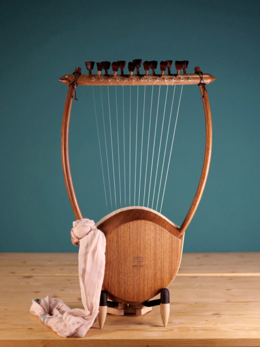 Lyre of Lina Palera – Ancient Greek Lyre (13 strings) – luthieros.com - Top Quality HandCrafted Instrument - specially designed for Lina Palera